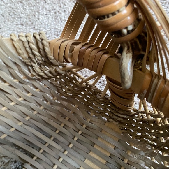 Handmade antler handle basket - Picture 12 of 12